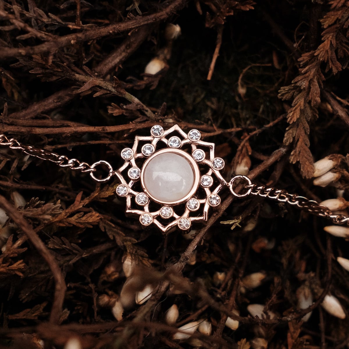 https://www.holzkern.com/media/catalog/product/4/0/40522_composition_gem_armband_mondstein_rose_cv_26.jpg