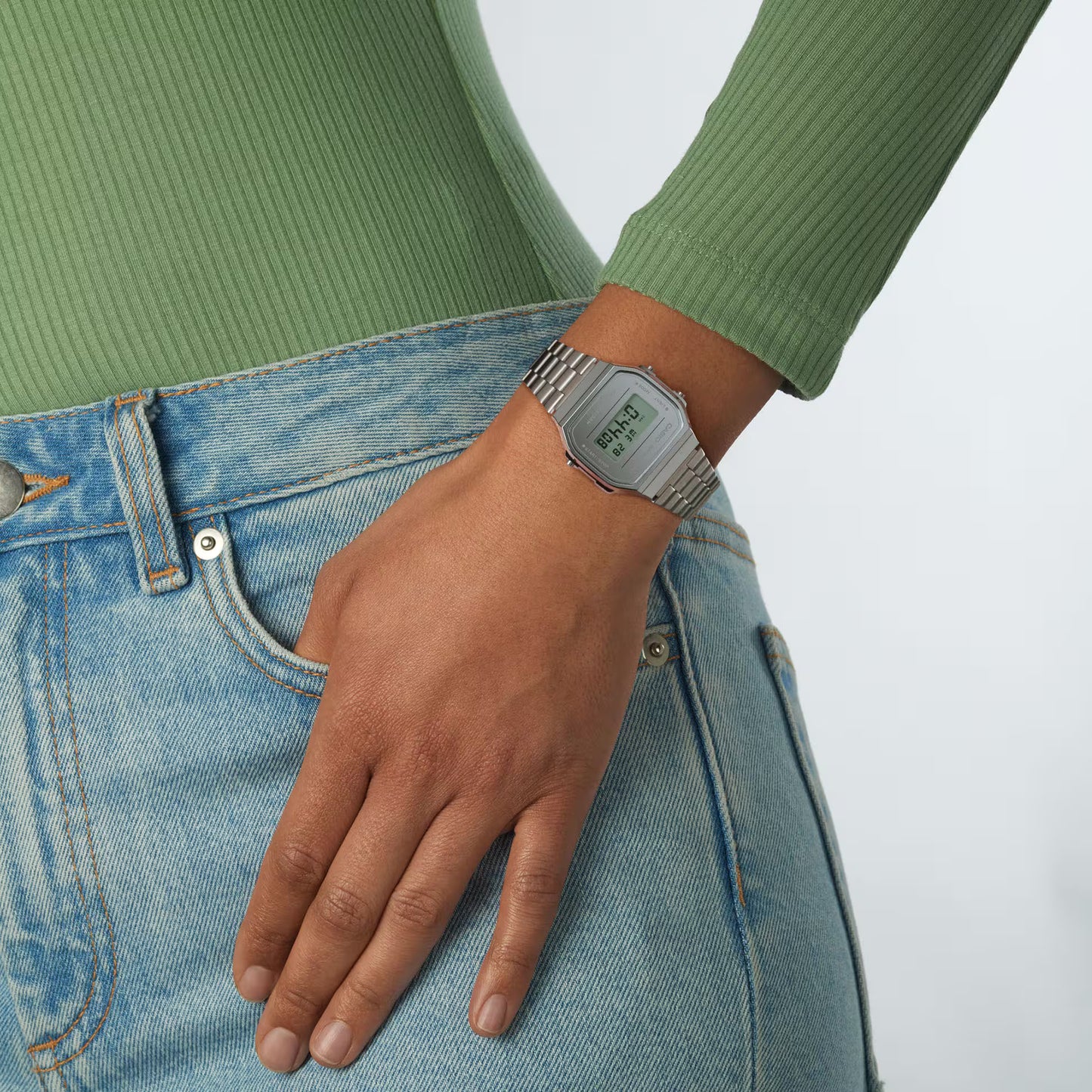 Casio Vintage A168WEM-7EF Watch • Iconic retro design • Includes stopwatch function