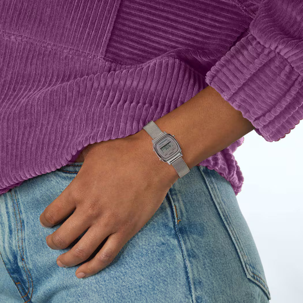 Casio Vintage LA670WEM-7EF Women's Watch • Iconic Retro Design • Practical Stopwatch