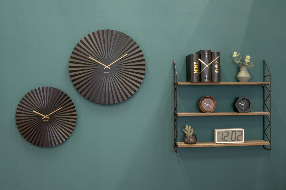 Horloge murale Karlsson 50x50x6,5 cm Métal • Design moderne • Affichage du calendrier