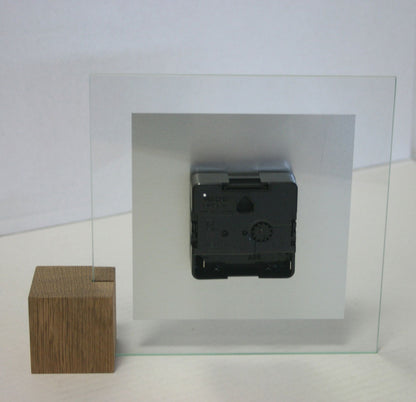 Pendule à poser AMS 16x19x4 cm verre • Mouvement à quartz précis • Design moderne