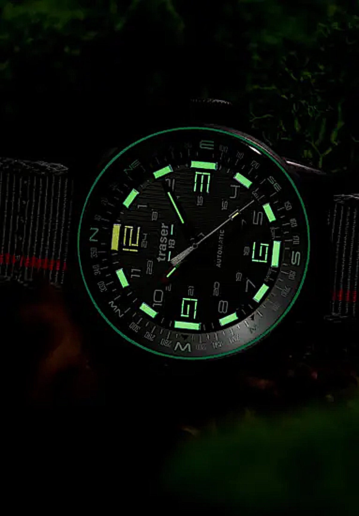 Traser P68 Pathfinder 110593 Men's Watch • trigalight T100 • Automatic