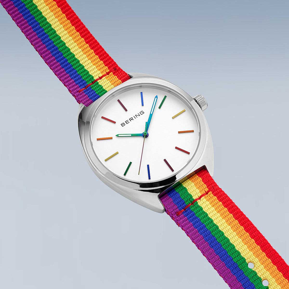 Bering Freedom 127220-40-004 Uhr • Kratzfestes Saphirglas • Feines Milanaise-Armband