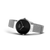 Damenuhr mit schwarzem Zifferblatt und silbernem Milanaise-Armband, seitlich ausgerichtet
