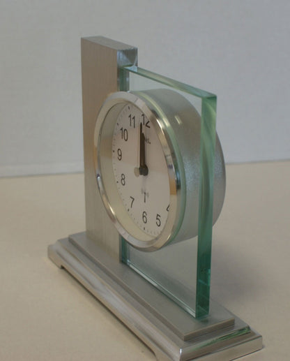AMS Table Clock 16x17x6 cm Metal • Modern Radio Movement • Elegant Design