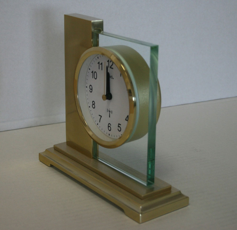 AMS Table Clock 16x17x6 cm Metal • Radio-Controlled Movement • Modern Design