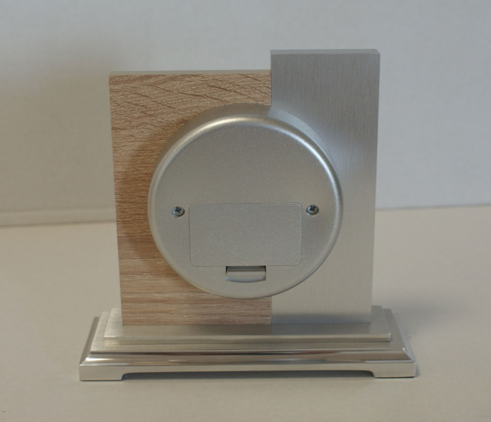 Pendule à poser AMS 17x3,81x16 cm bois • Mouvement radiopiloté moderne • Affichage précis de l'heure