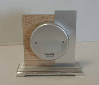 Pendule à poser AMS 17x3,81x16 cm bois • Mouvement radiopiloté moderne • Affichage précis de l'heure