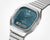Casio AQ-240E-3AEF: srebrny zegarek na bransolecie z turkusową tarczą i cyfrowym wyświetlaczem czasu na dole