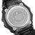 Tył zegarka G-SHOCK: metalowy dekiel z napisami i śrubkami