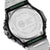 Tylna część zegarka Casio G-Shock ze srebrną płytką ochronną i czarnymi elementami koperty