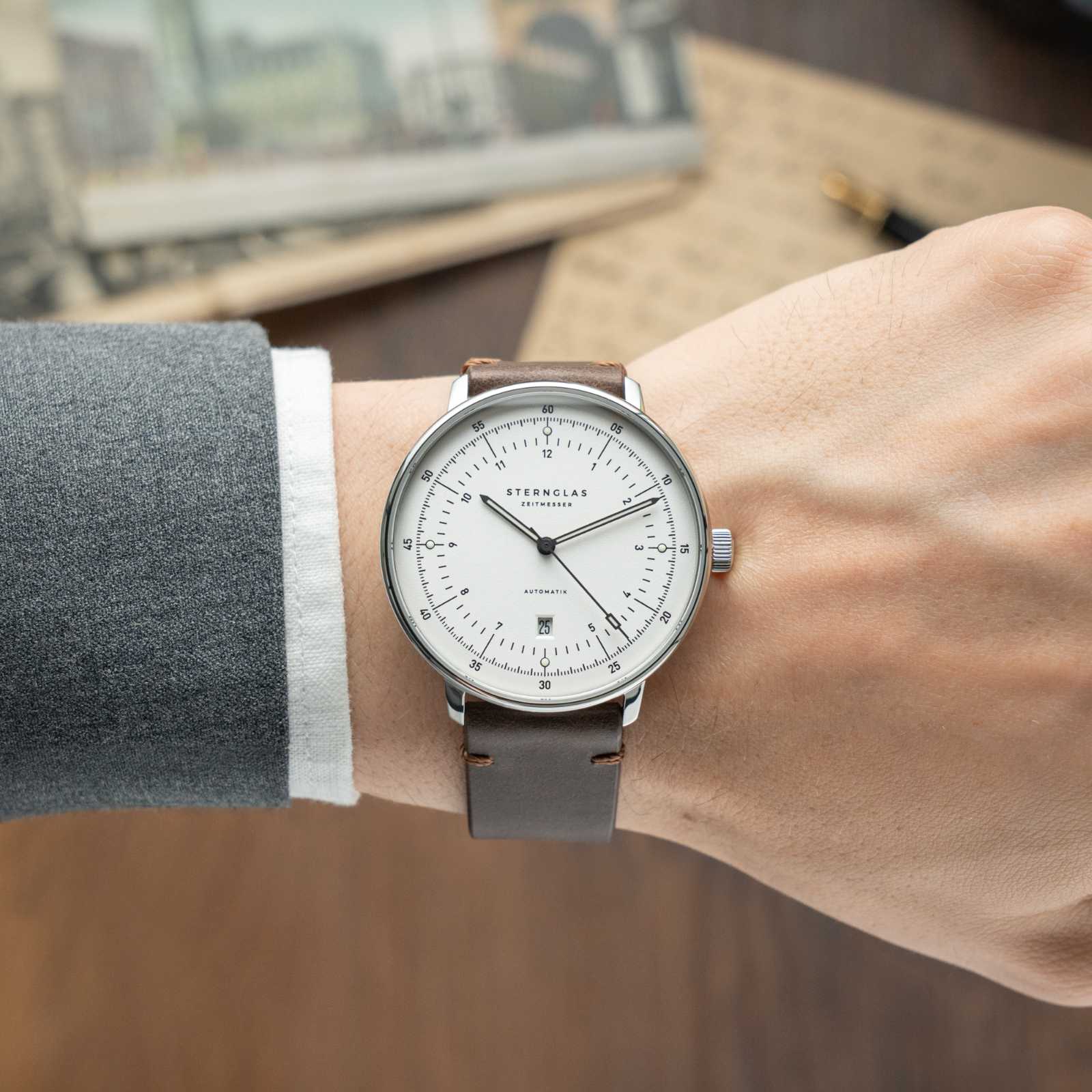 https://cdn.shopify.com/s/files/1/2384/2637/files/HH_A_Wristshot_4.jpg?v=1768547479