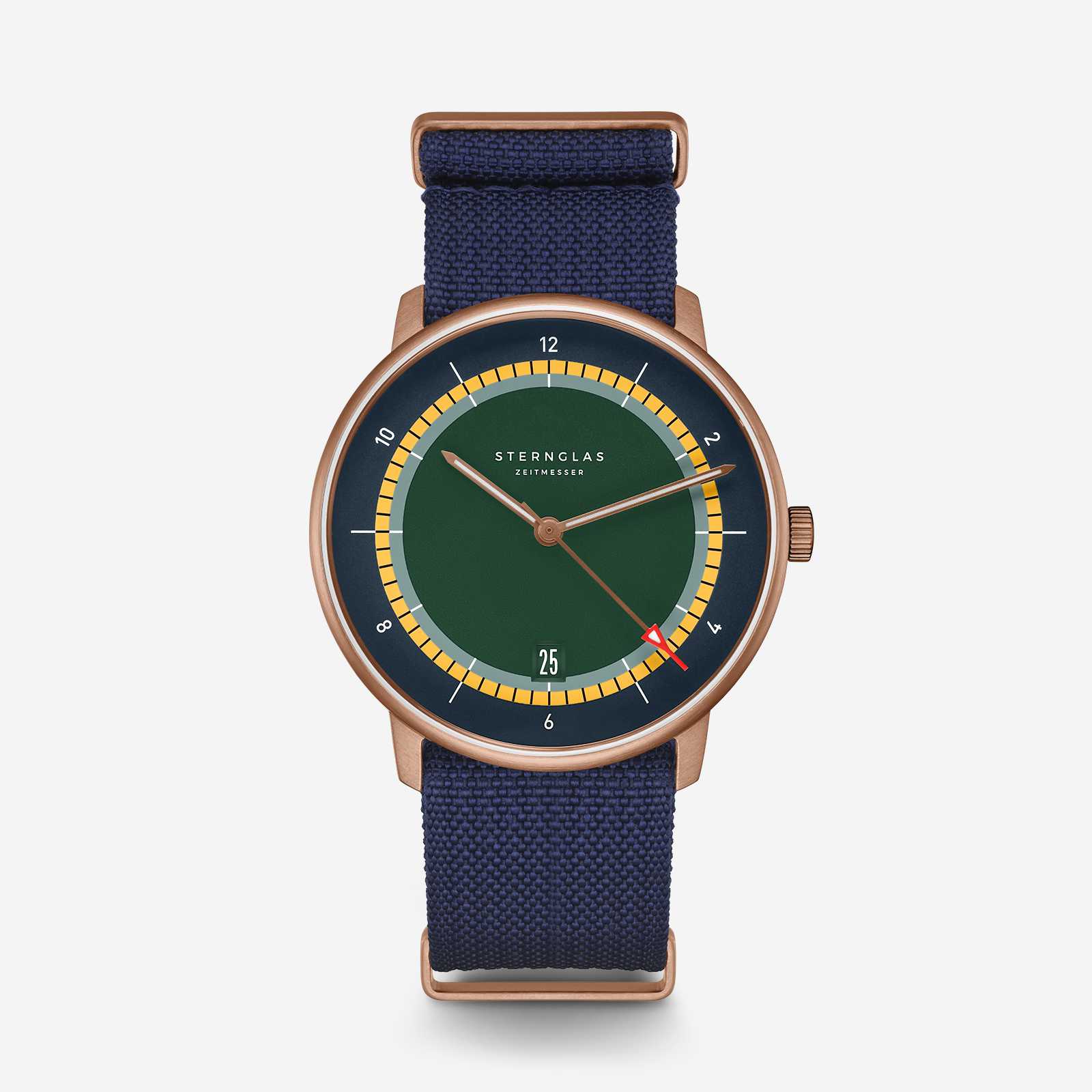 https://cdn.shopify.com/s/files/1/2384/2637/files/S01-NAX48-FI08_Naos_Edition_Argo_Bronze_dunkelgrun-gelb_bronze_Field_20_marineblau_frontal_grau.jpg?v=1750139397