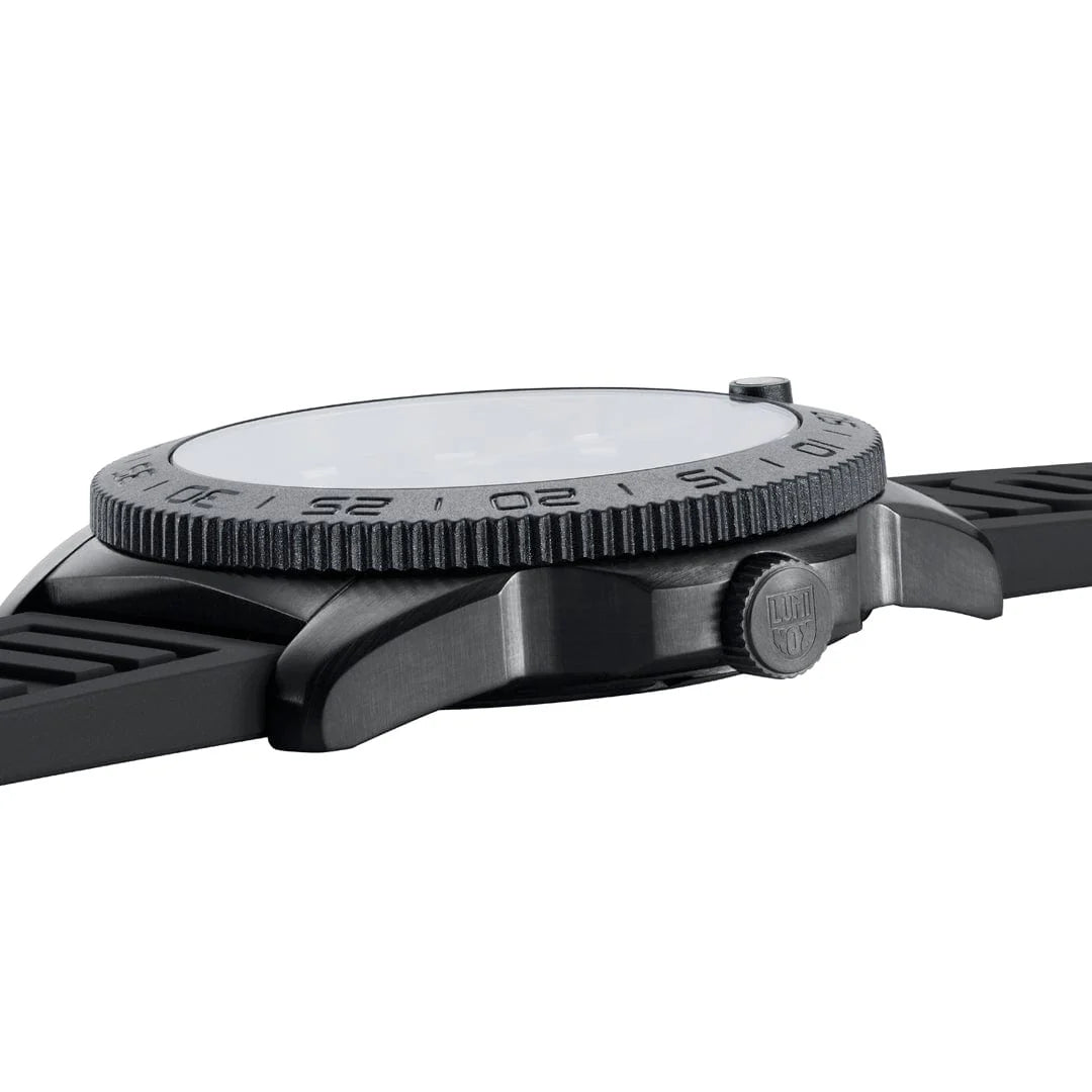 Luminox Pacific Diver XS.3121.BO.1 Watch • LLT Luminosity Technology • Robust Carbonox