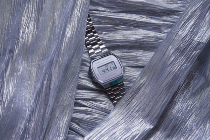 Casio Vintage A168WEM-7EF Watch • Iconic retro design • Includes stopwatch function