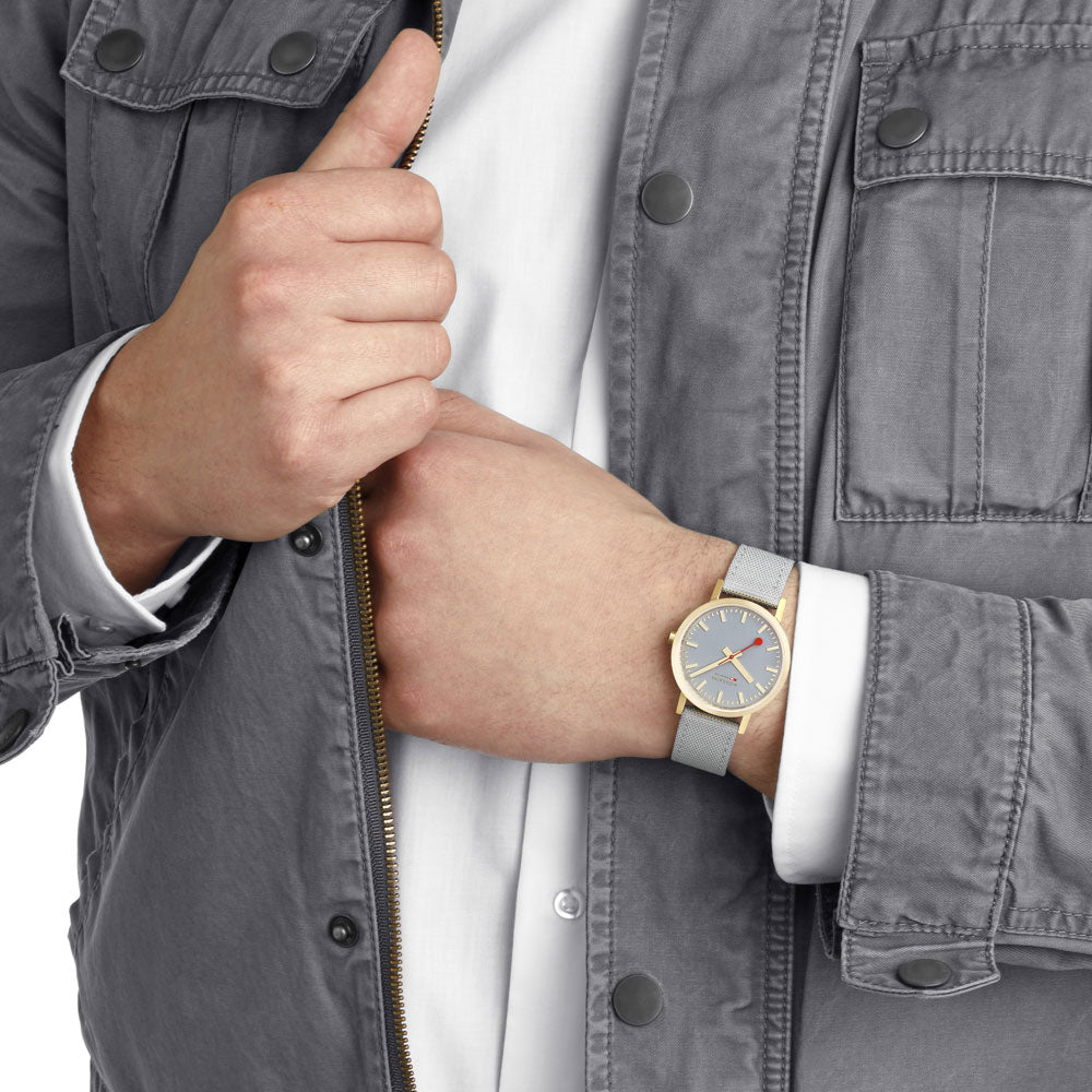 Montre Mondaine Classic A660.30314.11SBBV • Design d'horloge de gare suisse • Mouvement à quartz
