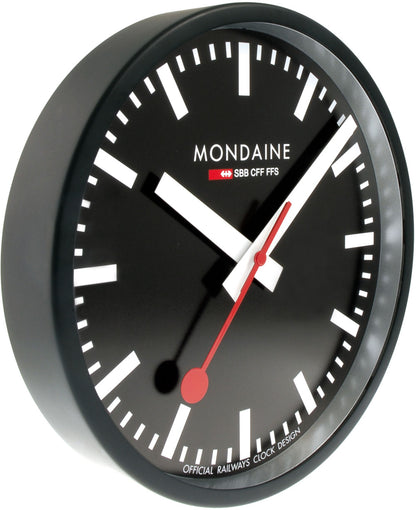 Horloge murale Mondaine 25x25x4,2 cm aluminium • Swiss Made • Mouvement silencieux