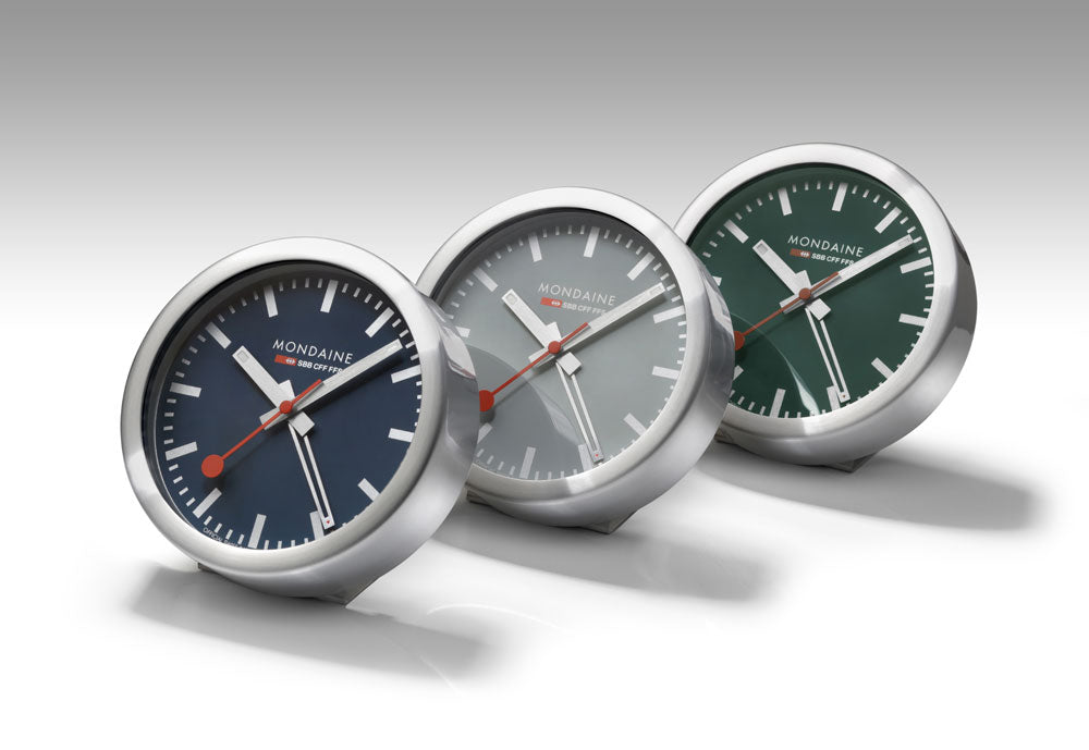 Mondaine Swiss Railways Wecker 12.5 cm Aluminium • Tisch- & Wanduhr • Schleichender Sekundenzeiger
