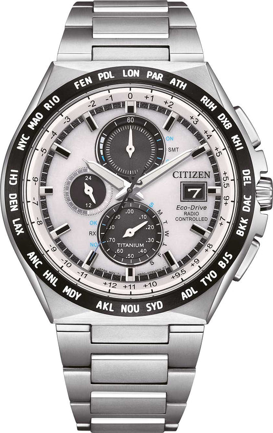 Citizen Super Titanium AT8238-84A Herrenuhr • Eco-Drive Solarantrieb • Funkgesteuerte Weltzeit