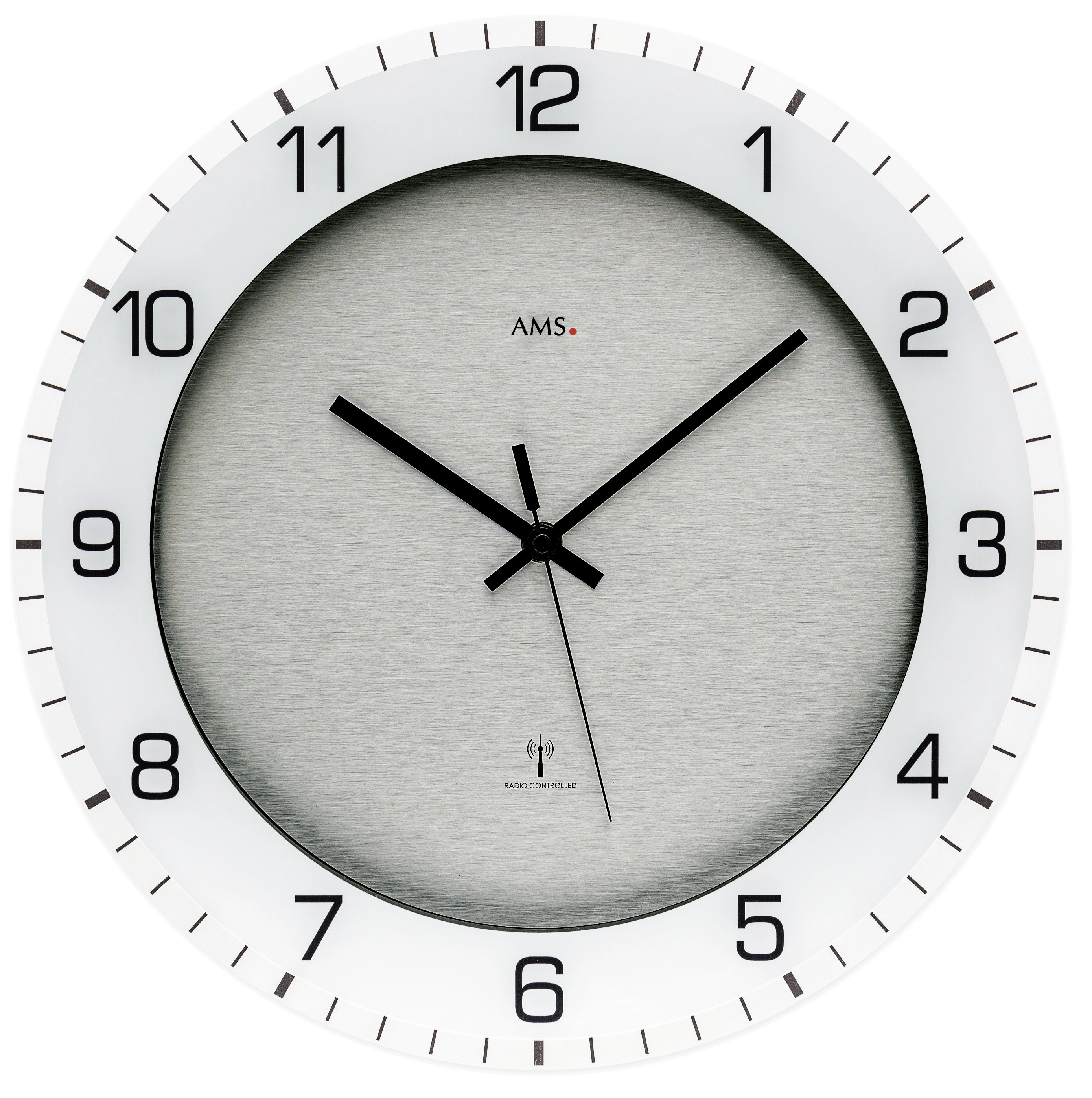 AMS Wanduhr 42 cm Ø Kunststoff • Funkgesteuert • Präzise Zeit