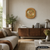 Wanduhr mit hellem Eichenholzrahmen und Mineralglas; rundes AMS-Zifferblatt
