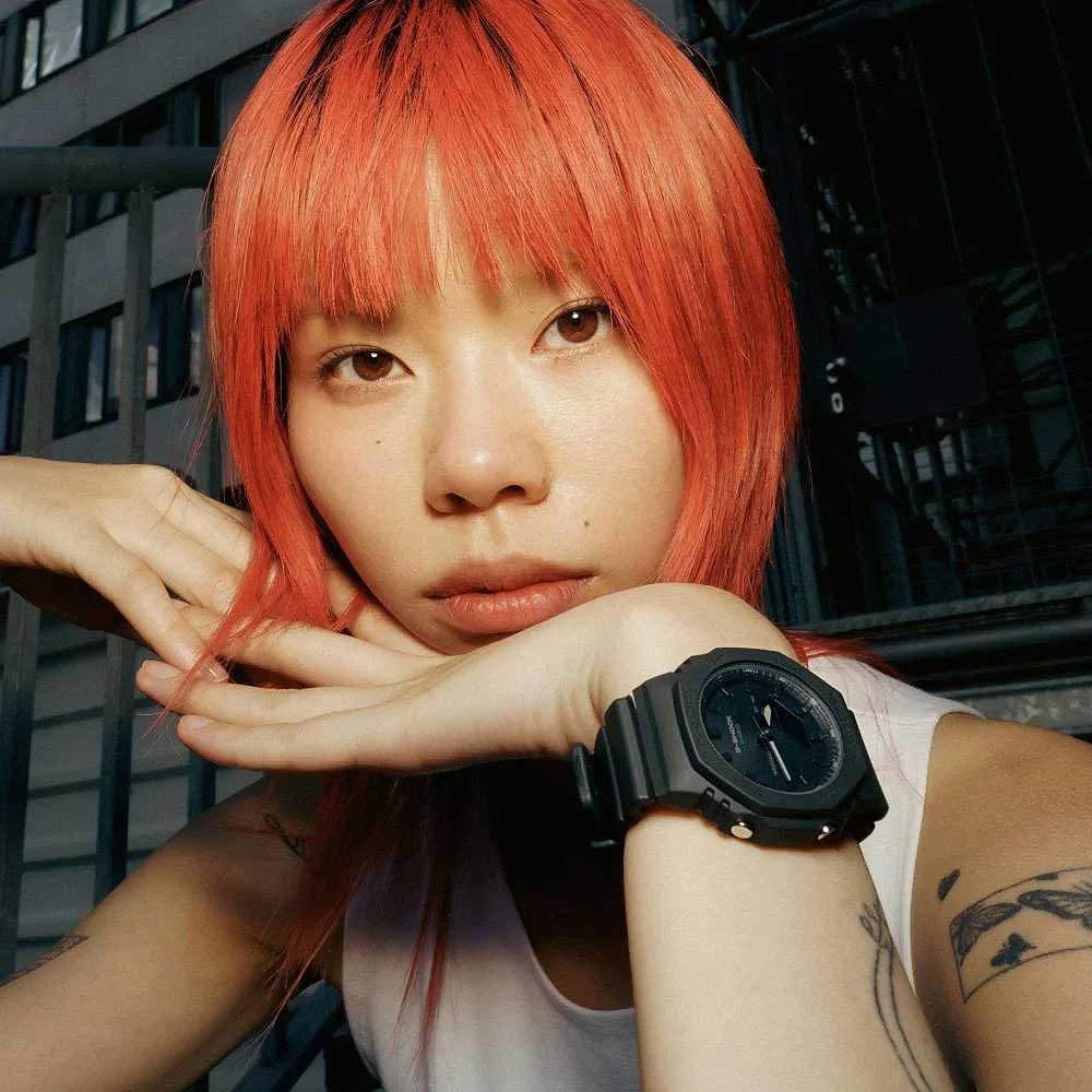 Casio G-SHOCK GMA-S2100 GMA-P2100BB-1AER Damen Uhr • Carbon Core Guard Gehäuse • 20 Bar Wasserdichtigkeit