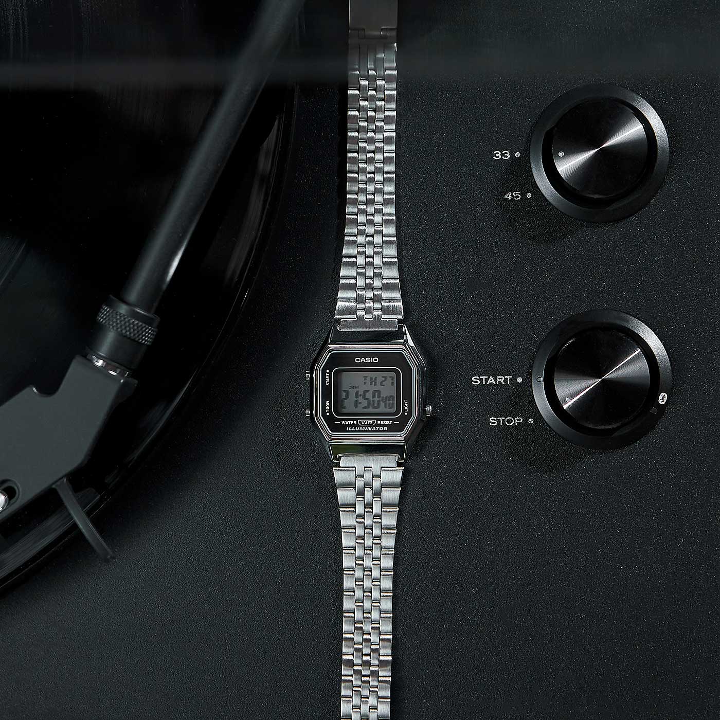 Casio Vintage LA680WEA-7EF Unisex Uhr • Edelstahlarmband • Stoppuhr