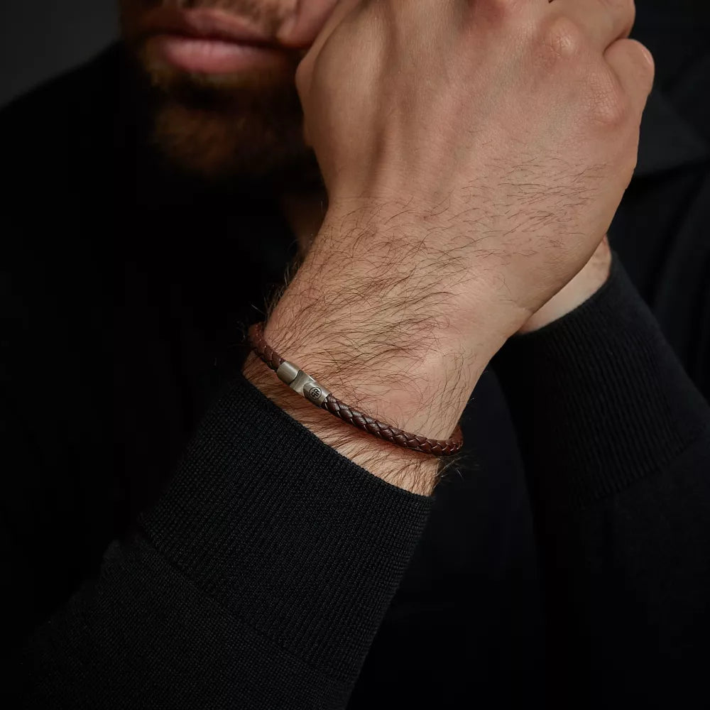 Armband aus einer 5mm dicken, dunkelbraunen Lederschnur mit Edelstahlverschluss - Rebel&Rose Modell: RR-M0041-S-L