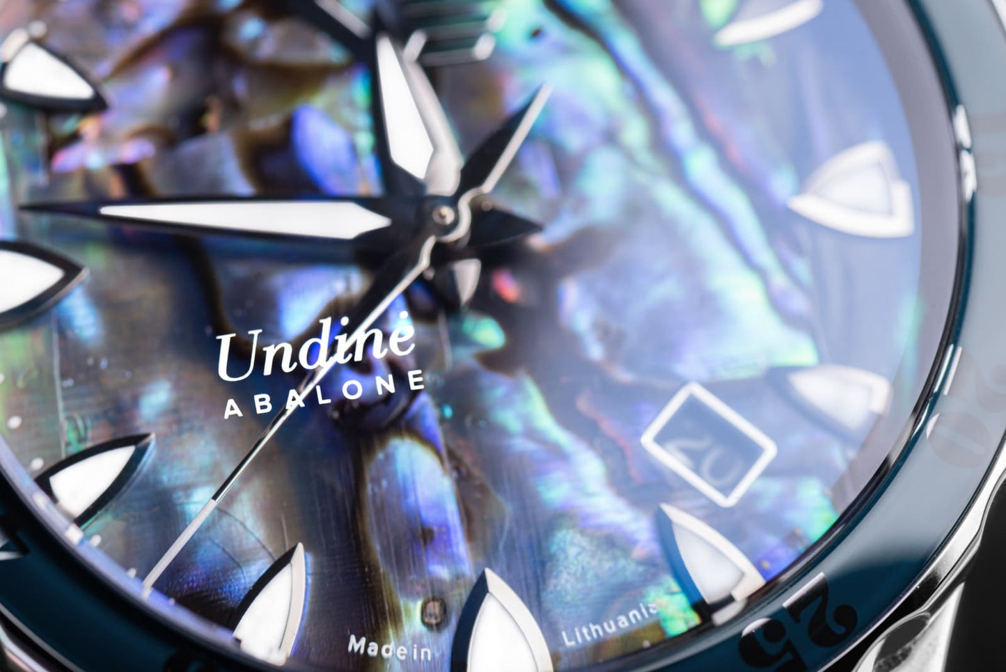 Vostok Europe Undine Abalone Damenuhr mit blauschillerndem Zifferblatt