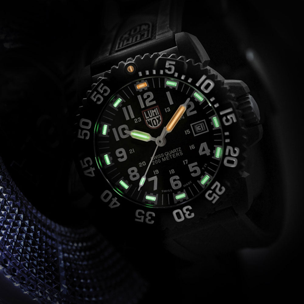 Montre pour homme Luminox Original Navy SEAL 3050 Series 3051.F • Technologie d'éclairage LLT • Extrêmement robuste